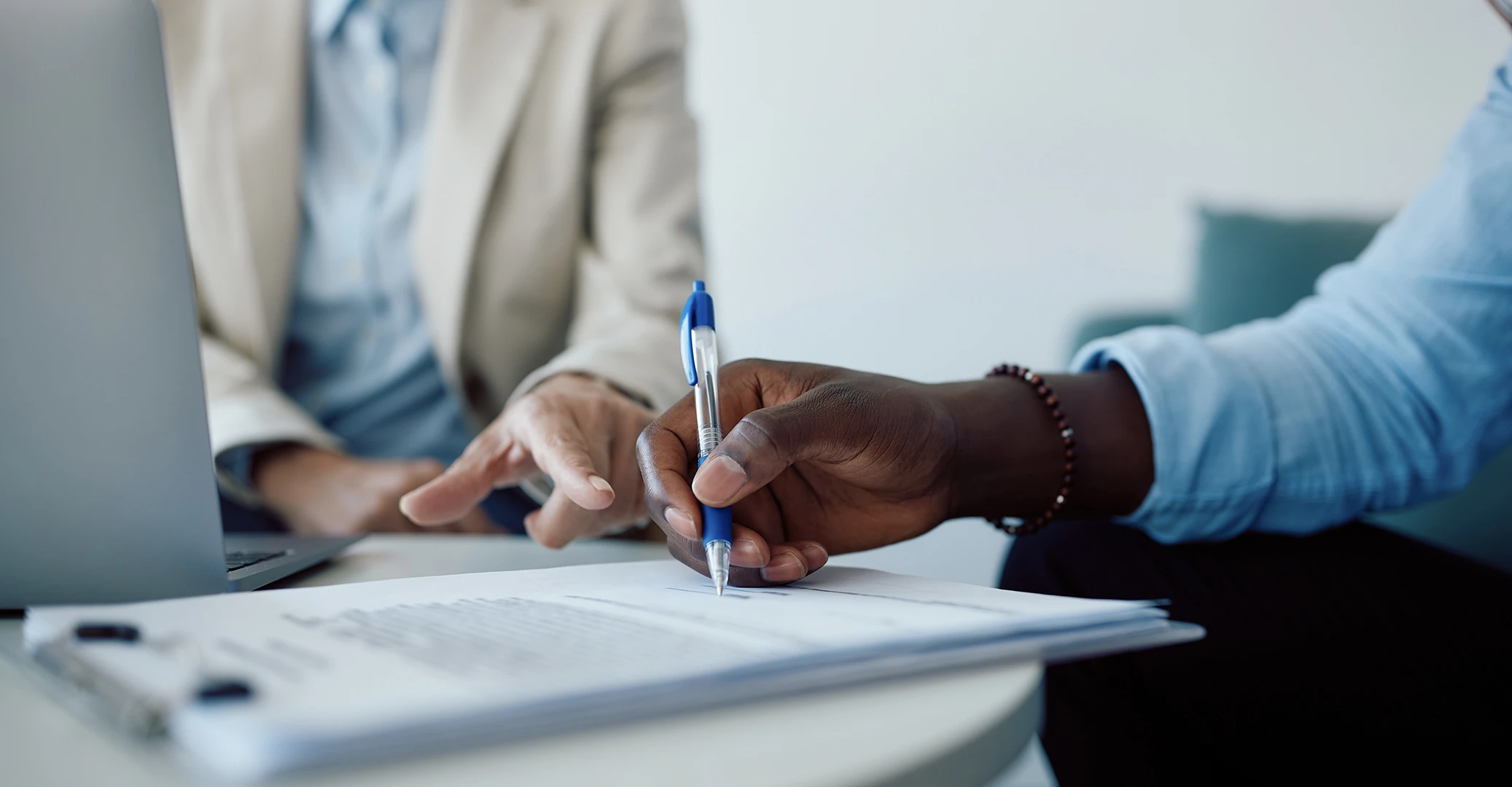 An insurance broker meeting with their client, signing a new insurance policy. As part of the customer retention strategy, the client received branded gifts of appreciation, leading them to sign a new policy. 